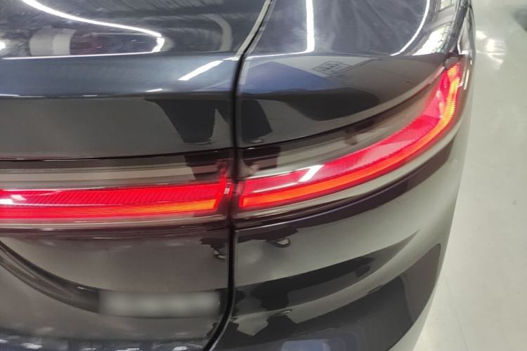 Used Nio ET7 2022 75 kWh Right Rear Taillight