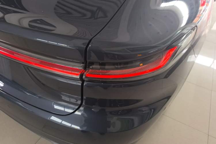 Used Nio ET7 2022 100 kWh Right Rear Taillight