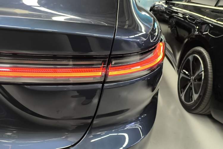 Used Nio ET7 2022 75 kWh Right Rear Taillight
