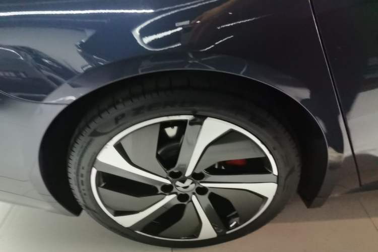 Used Nio ET7 2022 100kWh First Edition Right Rear Wheel Hub