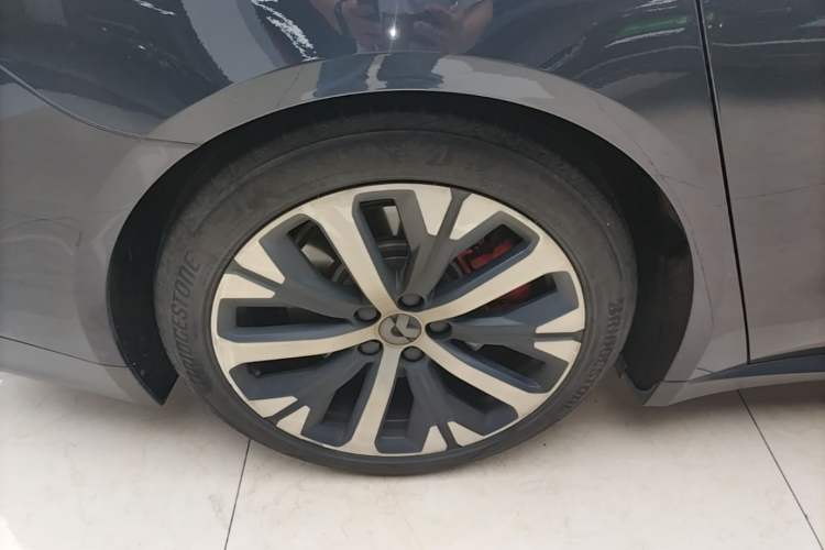 Used Nio ET7 2022 75 kWh Right Rear Wheel Hub