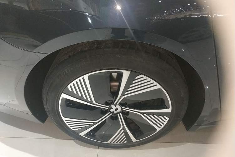 Used Nio ET7 2022 100kWh First Edition Right Rear Wheel Hub