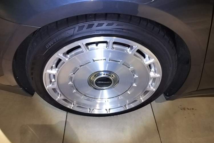 Used Nio ET7 2022 100kWh First Edition Right Rear Wheel Hub