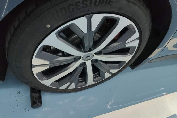 Used Nio ET7 2022 100 kWh Right Rear Wheel Hub