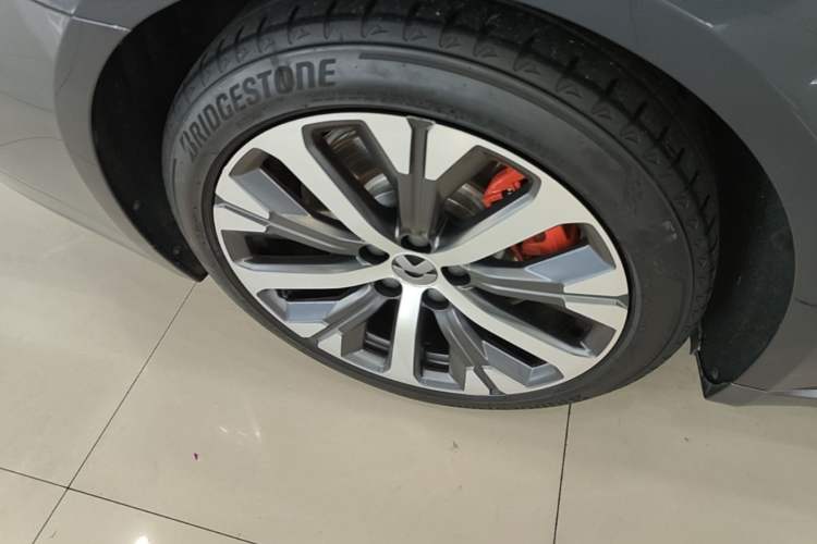 Used Nio ET7 2022 100 kWh Right Rear Wheel Hub