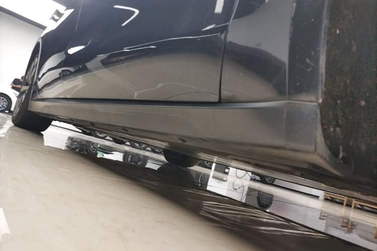 Used Nio ET7 2022 75 kWh Right Side Sill