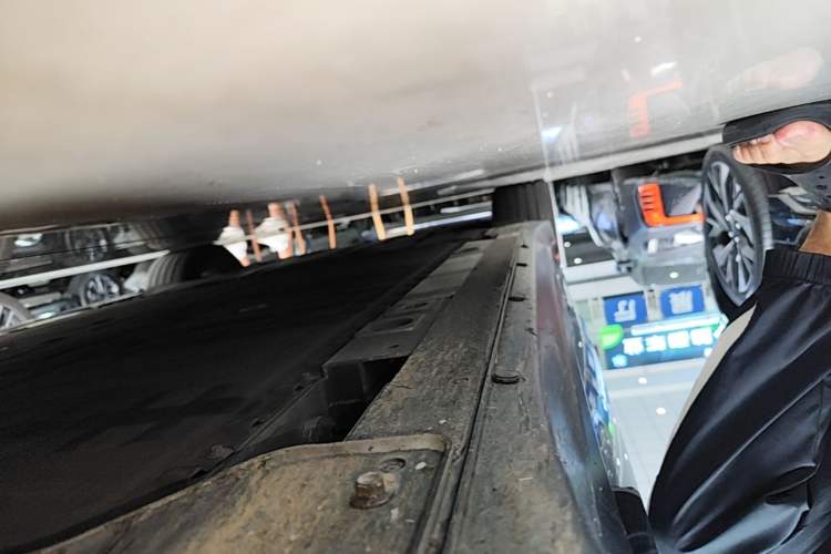 Used Nio ET7 2022 75 kWh Right Side Sill