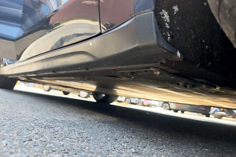 Used Nio ET7 2022 75 kWh Right Side Sill