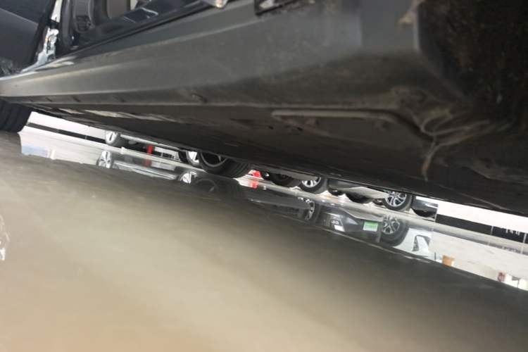 Used Nio ET7 2022 100 kWh Right Side Sill