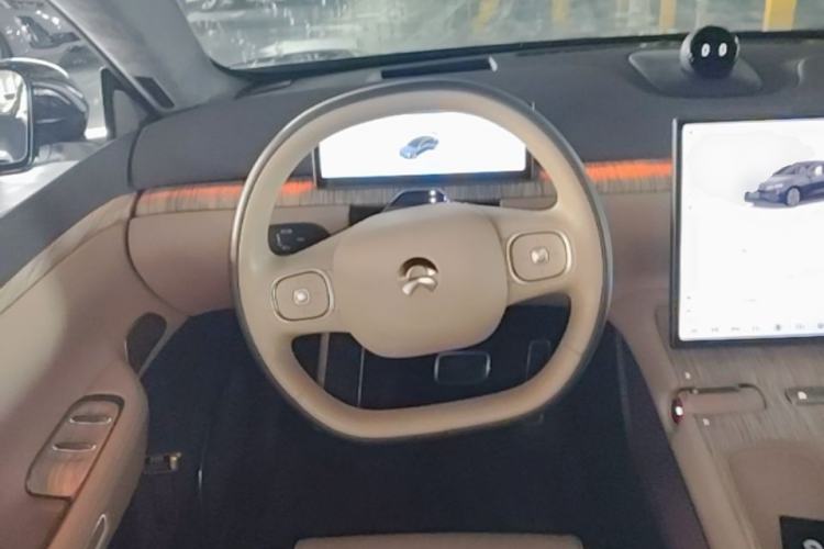 Used Nio ET7 2022 75 kWh Steering Wheel