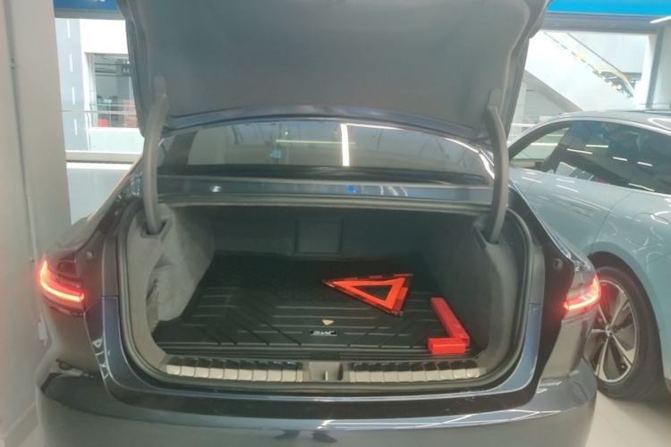 Used Nio ET7 2022 100kWh First Edition Trunk