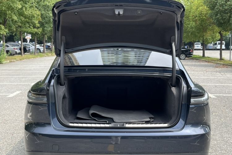 Used Nio ET7 2022 100 kWh Trunk