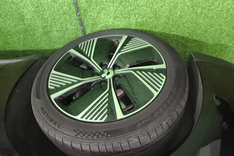 Used Nio ET7 2022 100 kWh Left Front Wheel Hub