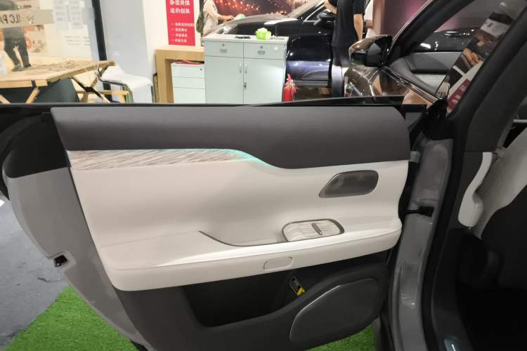 Used Nio ET7 2022 100 kWh Left Rear Door Interior