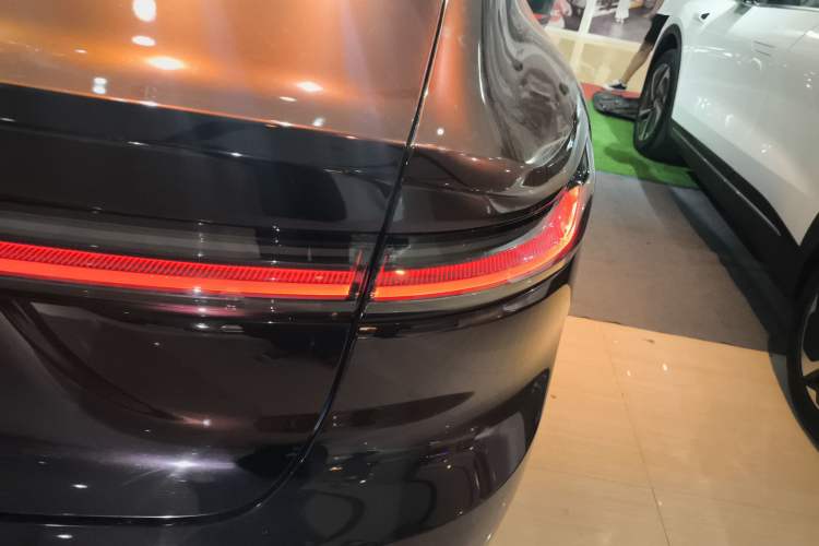 Used Nio ET7 2022 100 kWh Right Rear Taillight
