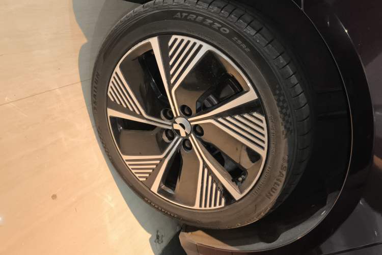 Used Nio ET7 2022 100 kWh Right Rear Wheel Hub