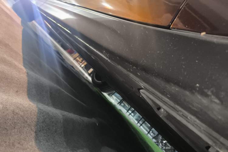 Used Nio ET7 2022 100 kWh Right Side Sill