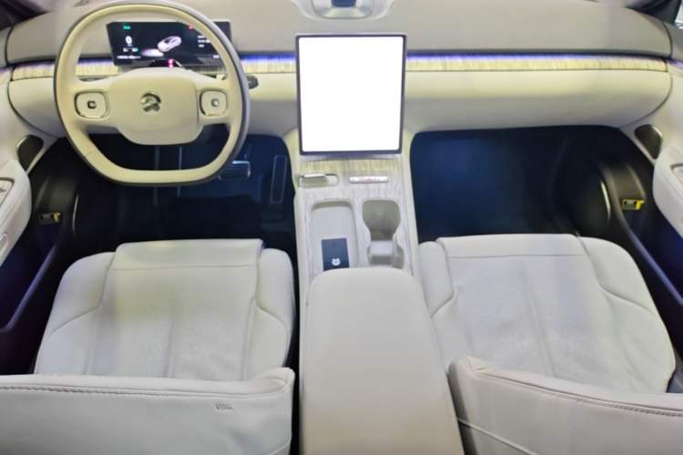 Used Nio ET7 2022 75 kWh Center Console