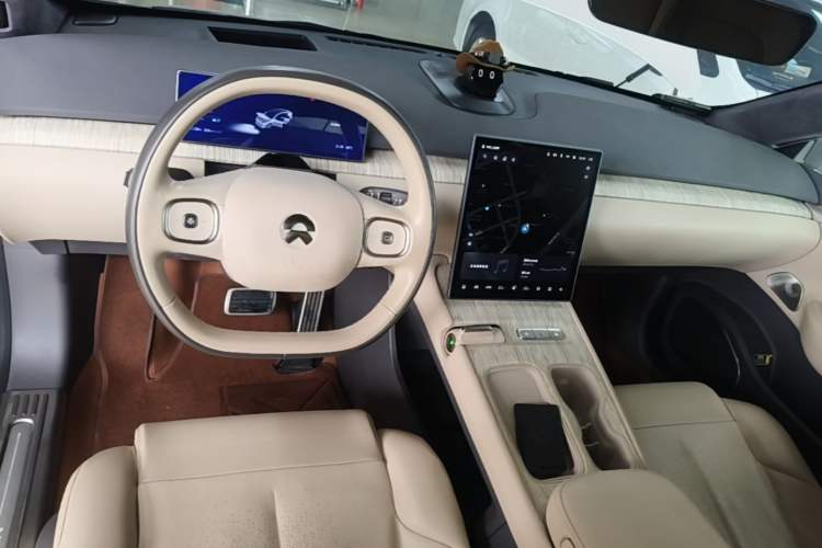 Used Nio ET7 2022 75 kWh Center Console