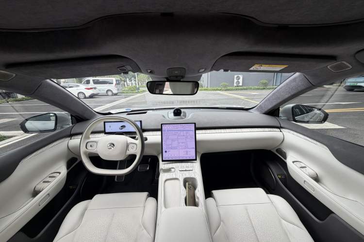 Used Nio ET7 2022 75 kWh Interior 2