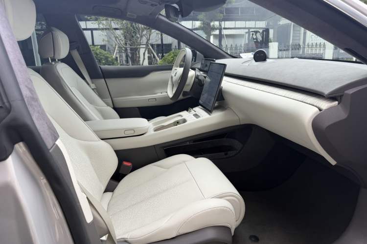 Used Nio ET7 2022 75 kWh Right Front Seat