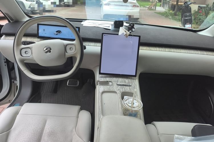 Used Nio ET7 2022 75 kWh Center Console