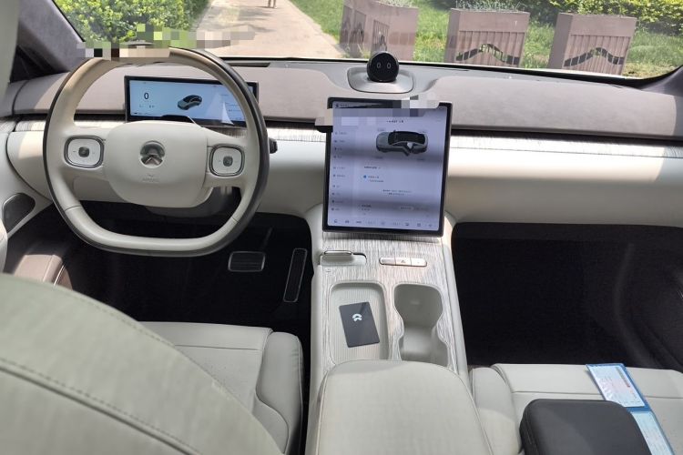 Used Nio ET7 2022 75 kWh Center Console