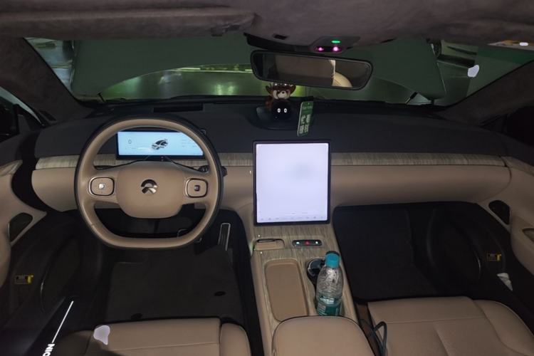 Used Nio ET7 2022 75 kWh Center Console