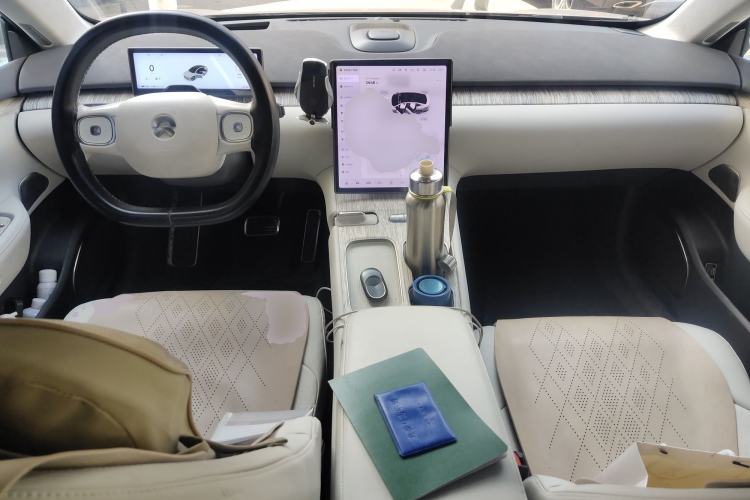 Used Nio ET7 2022 75 kWh Center Console