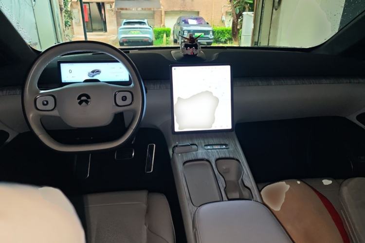 Used Nio ET7 2022 75 kWh Center Console