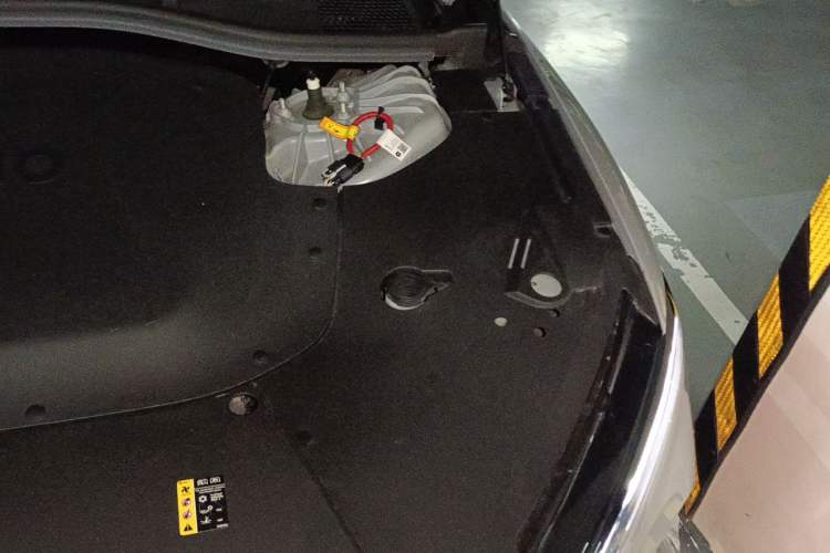 Used Nio ET7 2022 75 kWh Engine Bay Left