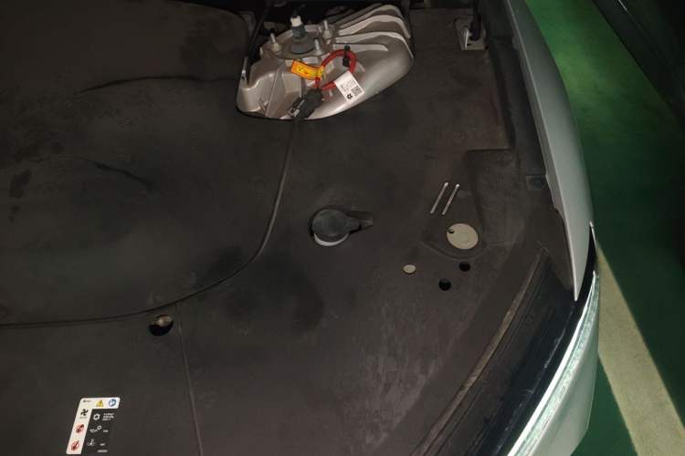 Used Nio ET7 2022 75 kWh Engine Bay Left