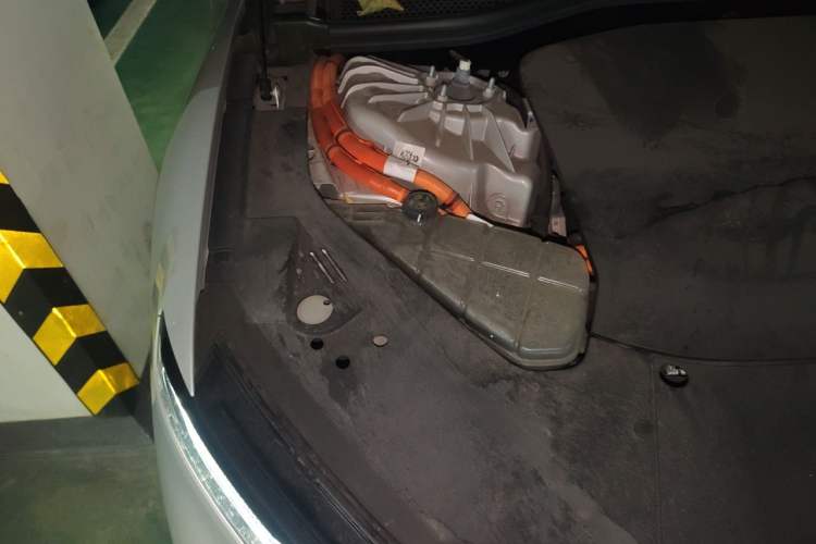 Used Nio ET7 2022 75 kWh Engine Bay Right