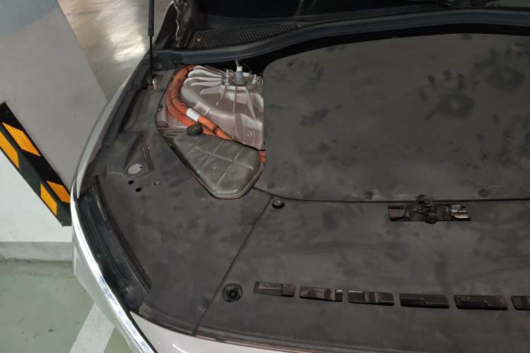 Used Nio ET7 2022 75 kWh Engine Bay Right