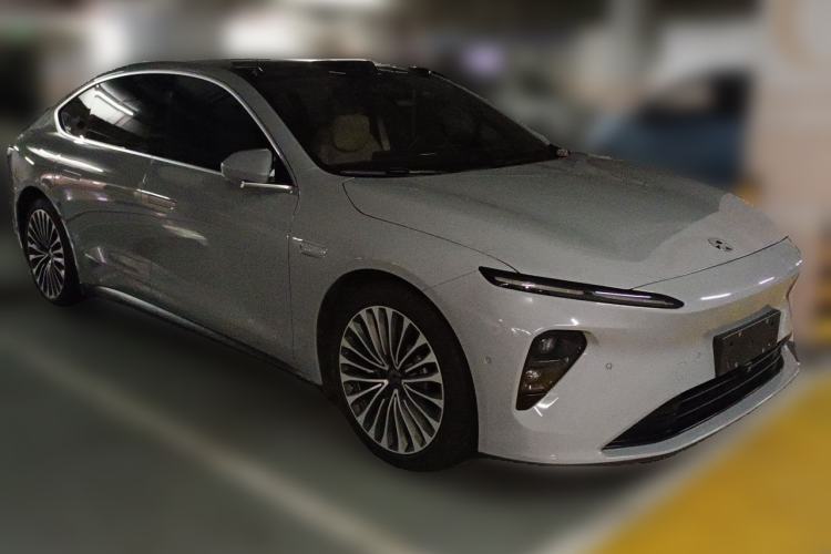 Used Nio ET7 2022 75 kWh Front Right 45 Deg