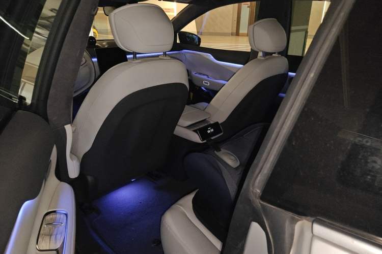 Used Nio ET7 2022 100 kWh Left Rear Seat