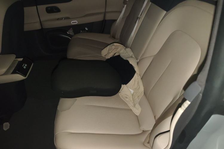 Used Nio ET7 2022 75 kWh Left Rear Seat