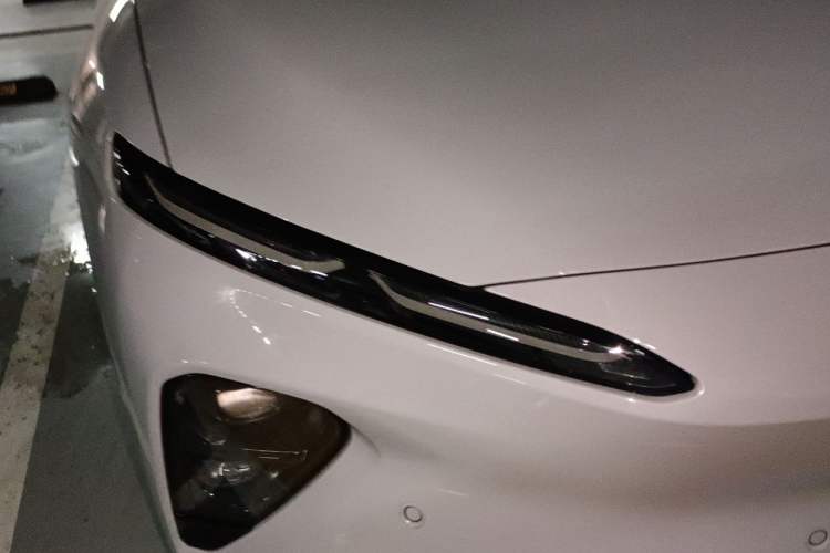Used Nio ET7 2022 75 kWh Right Front Headlight