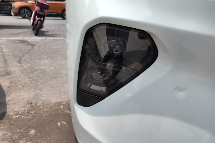 Used Nio ET7 2022 75 kWh Right Front Headlight