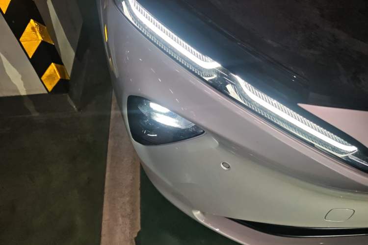 Used Nio ET7 2022 75 kWh Right Front Headlight
