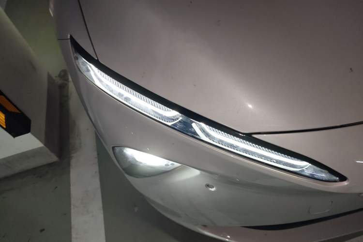 Used Nio ET7 2022 75 kWh Right Front Headlight