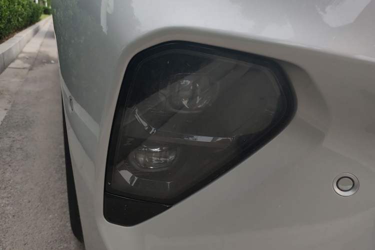 Used Nio ET7 2022 75 kWh Right Front Headlight
