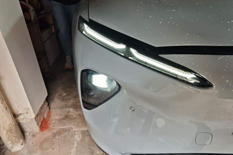 Used Nio ET7 2022 75 kWh Right Front Headlight