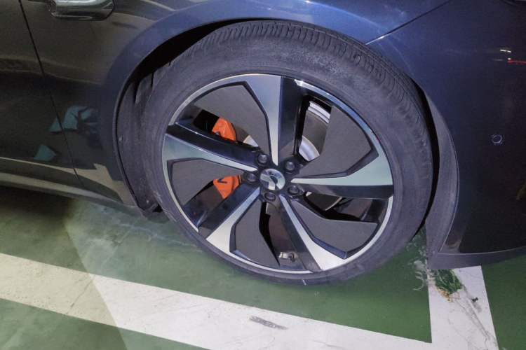 Used Nio ET7 2022 100kWh First Edition Right Front Wheel Hub