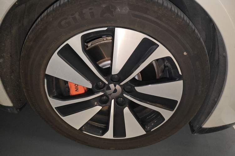 Used Nio ET7 2022 100 kWh Right Front Wheel Hub