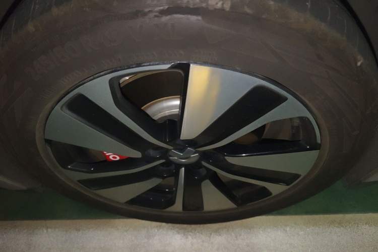 Used Nio ET7 2022 75 kWh Right Front Wheel Hub