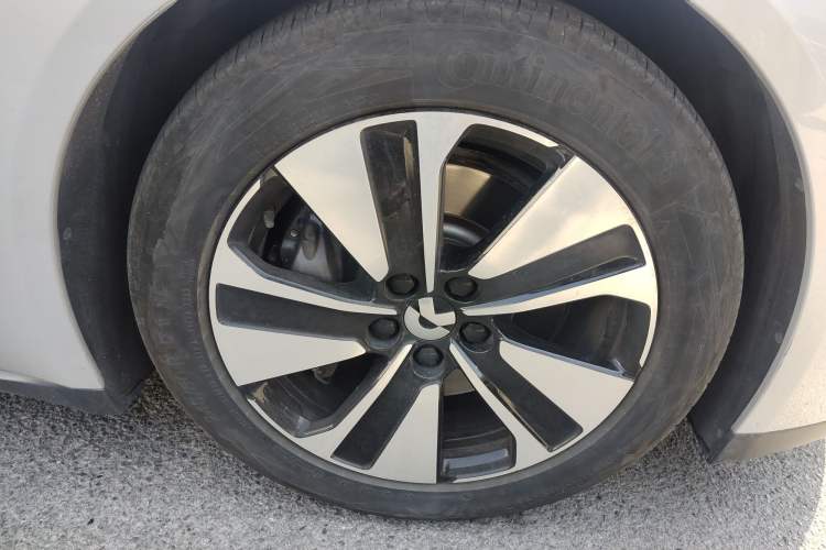 Used Nio ET7 2022 75 kWh Right Front Wheel Hub