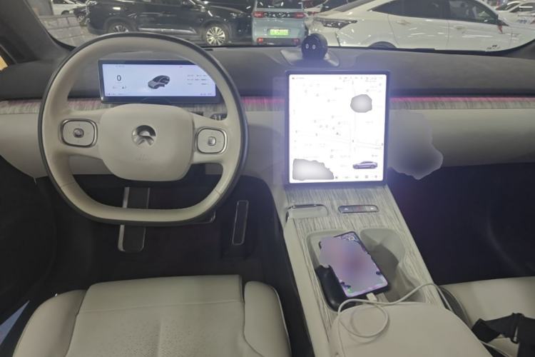 Used Nio ET7 2022 75 kWh Center Console