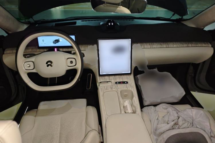 Used Nio ET7 2022 75 kWh Center Console