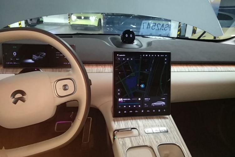 Used Nio ET7 2022 75 kWh Center Console